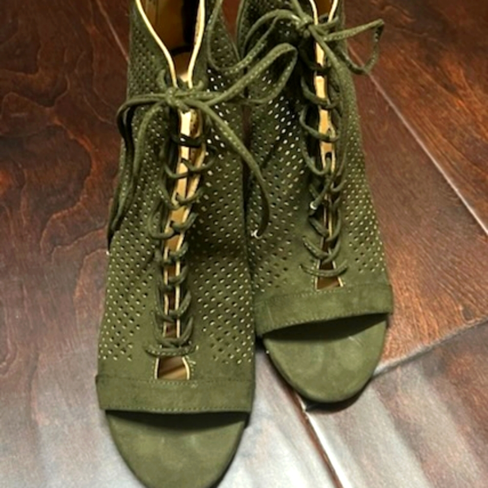 Report Mesh Heel - Size 9.5 - Olive Green